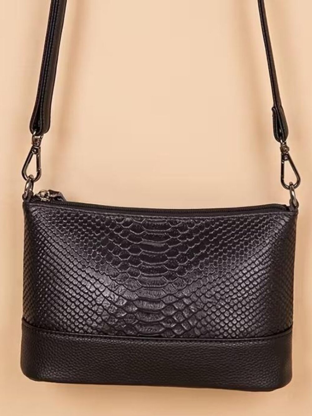 LEATHER BAG In Black - Picture 4 of 5